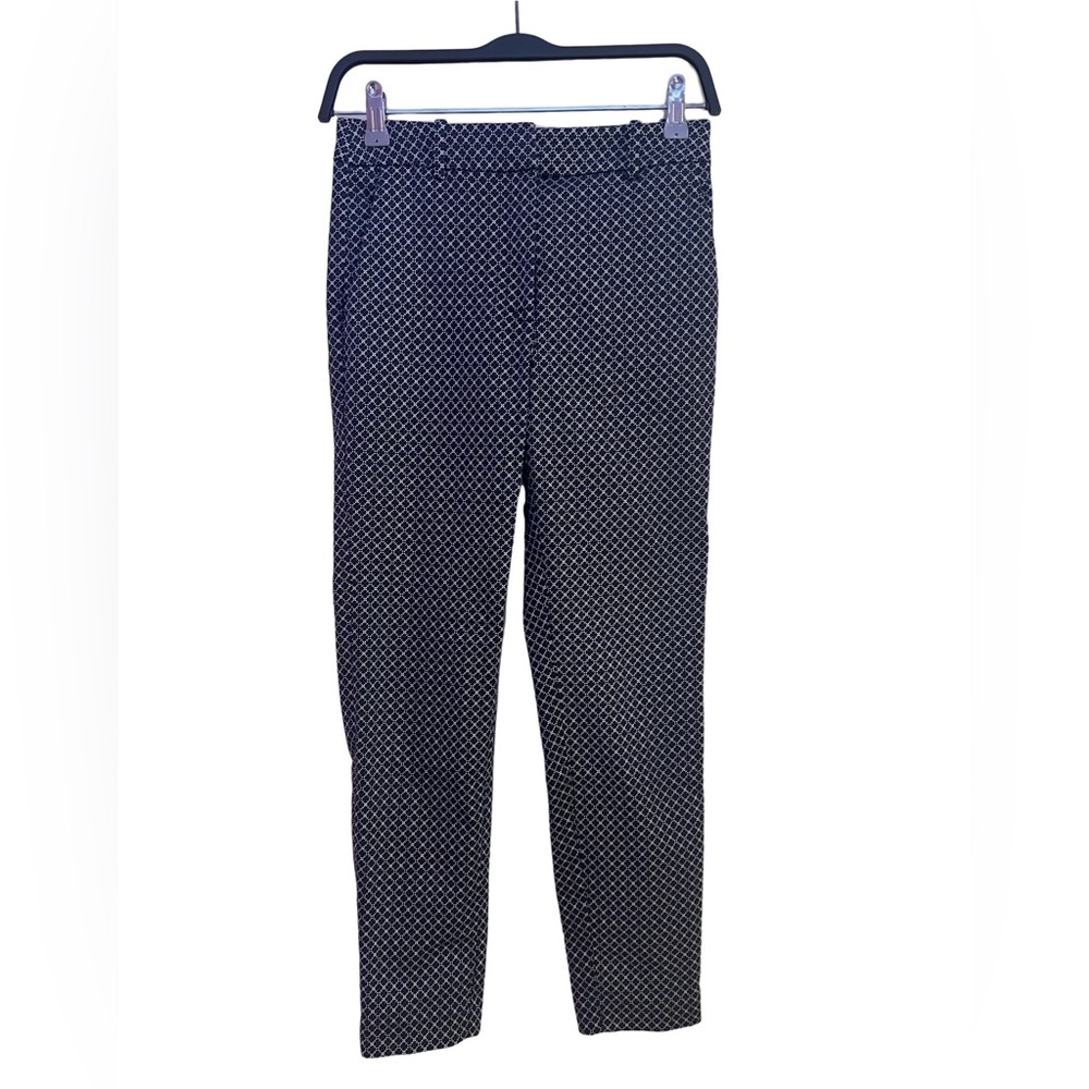 H&M Dress Pants, Capri Style. Navy Blue & White Pattern. Size: US 4, EUR 34.